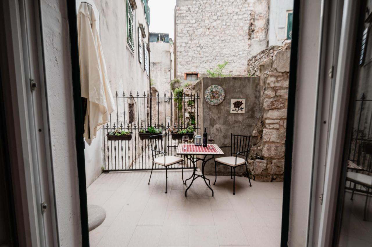 Lito Apartments 希贝尼克 外观 照片